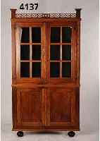Eckschrank, Niederlande, z.T. um 1830/40, z.T. um 1900, Korpus Eiche und Weichholz, Nußbaum massiv, EinlegebÖden spÄter, Galerie neu, ...