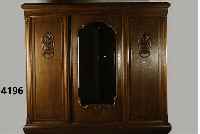 BÜcherschrank, deutsch, 20er Jahre, Eiche massiv, Eichefurnier, mit aufgesetzten Eulen- schnitzereien, MitteltÜr verglast, Innenein- richtung ...