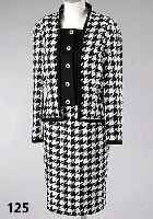 Hahnentritt-KostÜm, Schwarz-Weiß, Gr. 40, LIZ MALRAUX-Design, Schurwolle, Rock mit Schlitz, L. ca. 62 cm, kragenloser Blazer, L. ca. 64 cm, ...