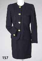 KostÜm, UNGARO, Gr. 38, dunkelblau, reine Wolle, schlichte Eleganz, weiß abgesetzte KnopflÖcher, Rockl. ca. 52 cm, kragenloser Blazer L. ca. ...