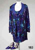 Cocktailkleid in blau mit BlÜten-Pailetten, Seide, mit stoffgleichem Mantel, Gr. 38/40, dazu stoffbezogene Schuhe Gr. 4, ungetragen, ...
