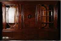 Vielzweckschrank, Ungarn, um 1925/30 Korpus z.T. kaukasischer Nußbaum, Innenausstat tung: Mahagoni gebleicht, Beste Verarbeitung, Schnitzerei ...