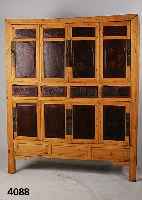 Schrank, China, um 1900, Weichholz, 8 TÜren, 4 SchÜbe ohne Schließen, geschnitzte und bemalte Applikationen mit Garten-Stadt u. Motiven von ...