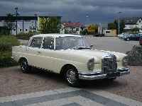MB 220 SEb (Typ 111); EZ: 03.1963; 2180 ccm, 88 KW (120 PS); Limousine; abgelesene km 5957; Mechanisches Schiebedach, Leder (grün); Nicht ...