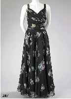 Abendkleid, Gr. 36, schwarze Seide mit bunten BlÜten, lt. Einl. EinzelstÜck, Modell- kleid von Markus Meyser, Bonn, 50er Jahre, Un- terrock mit ...