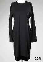 VERSACE-Cocktailkleid, Gr. 38/40, 100 % schwarze Wolle, Abschluß mit Samt, rÜcks. große Schleife, ungefÜttert, RÜcken- l. ca. 103 cm