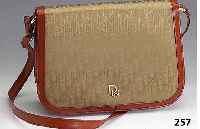 DIOR-Handtasche, 60er Jahre, unbenutzt, braunrotes Leder mit hellbraunen Stoffeinsatz, lilafarb. Innenfutter, Inneneinrichtung, ca. 19 x 25 cm