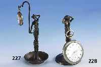TaschenuhrenstÄnder: Jugendstildame, Bronze patiniert, Modell um 1900, Ausformung spÄter, kleine vergold. Taschenuhr (defekt), H ca. 13 cm