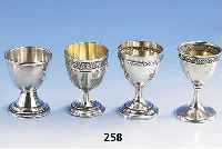 4 Eierbecher in Kelchform, Frankreich/ deutsch um 1900, 800-900er Silber, 3 innenver- goldet, versch. Formen, teils zisel./guill., . 1 x am Fuß ...