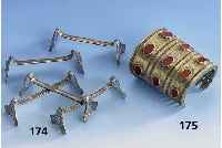 Breiter Armreif, Teke Turkoman um 1900, Silber vergoldet, 12 Karneolplatten, L. ca. 8 cm, guter Zustand