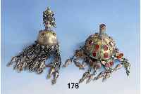 2 Haubenzier, Teke Turkoman um 1900, sogn. Gupba, Silber teilvergoldet, Karneol- besatz, 1 x AbhÄngung leicht besch., L. ca. 19 bzw. 15 cm