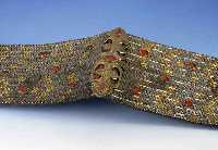 Pferdebrustschmuck, Turkmenistan um 1900, Silber teilvergoldet, Karneolbesatz, gute Erhaltung, L. ca. 76 cm, selten, sammelw.