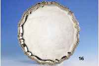 Tablett, 800er Silber, Ungarn um 1937, Barockstil, ca. 490 g, D. ca. 28.5 cm, Gebr. Sp., kl. Dellen