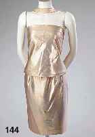 VERSACE-KostÜm, bronzefarb. Glanzstoff, Gr. M bzw. 30/44, Jeans-Couture, best. aus: Rock HÜftweite ca. 84 cm, L ca. 51 cm, TrÄgeroberteil