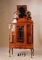 Vitrine, Norddeutsch, um 1900, Mahagoni, reich gedrechselt und geschnitzt, z.T. vergla- st bzw. spiegelverglast, RÄnder geschliffen, ca. 187x94x40 ...