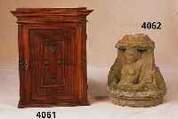HÄngeschrank, deutsch, um 1890/1900, Eiche massiv, nach Vorbild des Norddeutsch-Stils von 1700/20, TÜr mit aufgesetzten Schnitzereien, leicht ...