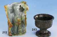 Jadeskulptur: LOHAN, GlÜcksbringer, voll- plast. graviert aus Jade, hellgrÜn bis brÄun- lich, mit Schriftband und BlÜten, H ca. 9 cm