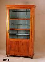 Vitrine, mitteldeutsch, um 1870/80, SpÄtbie- dermeier, Kirschholz massiv, Kirschfurnier, original Einteilung und GlÄser, leicht schwundrissig, ...