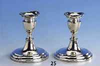 Kerzenleuchterpaar, 830er Silber, Kopenhagen, 1951, Meistermarke Wivo unged., Fuß ge- fÜllt, seitl. Widmungsgravur 1951, H ca. 12 cm kleine ...
