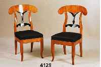 4 StÜhle, Wiener Biedermeierstil, sogenannte SchaufelstÜhle, Kirsche massiv, nach dem Vorbild von 1820/30, z.T. schwarz gelackt, Nesselbezug, ...