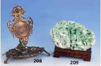 Schnitzerei aus Burmajade, nach 1900, Darst. von in sich verschlungenen Drachen, vollplast., hellgrÜne bis partiell apfelgrÜne Jade, ...