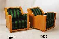 ArtDeco-Sessel, Frankreich, um 1932/36, mas- siv gearbeitet, Bergahornwurzelfurnier, z.T. gespiegelt, Polster und Bezug stilvoll erneu- ert, ...