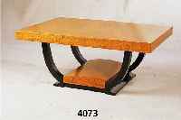 ArtDeco-Couchtisch, Frankreich, um 1932/36, massiv gearbeitet, Bergahornwurzel, gespiegelt , Verstrebungen am Fuß schwarz gelackt, schwere ...