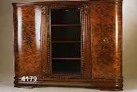 BÜcherschrank, deutsch, um 1930, Korpus Weichholz und Eiche, Renaissancestil mit baro- cken Elementen, aufgesetzte Schnitzereien, Lisenen gerieft, ...