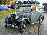 Austin 10/4; EZ: 08.1933; Lederausstattung, Schwiegermuttersitz; Rechtslenker; Originalzustand und unverfälscht ; Türscheibe rechts gebrochen; ...