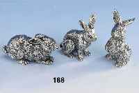 Tischdekoration: Gruppe 3 Hasen, 925er Silber massiv, verschiedene Darst., ca. 235 g, naturalist.-idealist. Darstellung, H bis ca. 4.3 cm