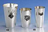 2 Becher/Bechervase mit Wildmotiven, 835/925er Silber, vollplast. aufgesetzter Wildschweinkopf bzw. Fuchs mit Eichlaub, total ca. 252 g, H ca. ...