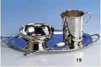 Konvolut: Sahnegießer, Zuckerschale mit LÖf- fel, auf Tablett, 800/900er Silber, glatte Form, Tablett ca. 26 x 24 cm, zus. ca. 360 g