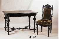 Tisch und 6 StÜhle, deutsch, um 1880/85, Korpus Eiche und Buche, schwarz gelackt, reich e Drechselarbeit, freistehende SÄulen, Akantus ...
