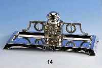 Schreibtischablage mit Tintenfaß, um 1900, Wien ARGENTOR, Jugendstil mit klassizit. Einschlag, Metall versilbert, sehr dekorativ, H ca. 8 cm, L ...