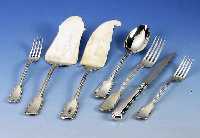 Besteckteile, 925er Silber, Modell Augsbur- ger Faden, bestehend aus: 12 Dessertgabeln, 2 Tortenheber versch. AusfÜhrungen, Gew. ca. 760 g