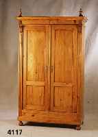 Spaltschrank, deutsch/Schwarzwald, um 1890/190 0, GrÜnderzeit, Kiefer, Lisenen 3-fach gerieft , aufgesetzte Veluten, DrechselbekrÖnung, original ...