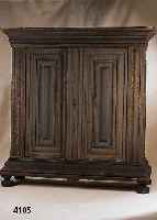 Wellenschrank, Frankfurt/Hessen, um 1720/40, ausgesuchtes Zierbelholz, VerstÄrkungen Linde, Braunanstrich aus der Zeit, original Schloß und ...