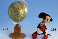Mickey Mouse aus buntem Filz, deutsch um 1938/40, H ca. 14 cm