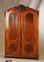 Kleiderschrank, Österreich, um 1850/60, ursprÜnglich WÄscheschrank, Korpus Weichholz, Wurzelnußfurnier gespiegelt, Kasetten mit tiefer ...