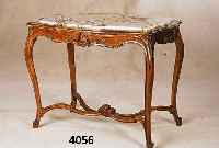 Salontisch, Frankreich, um 1890, Nußbaum massiv, vielfach geschweift, Schnitzereien aus dem Vollholz, Rocaillen und BlÜten, einge- legte franz. ...
