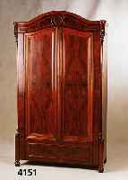 WÄscheschrank, norddeutsch, um 1860, Korpus Weichholz, Mahagonifurnier, Pyramidenmahagoni- furnier gespiegelt, Rahmen 3-fach geschwungen, schÖne ...