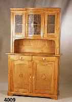 KÜchenschrank, deutsch,um 1905/10, Zierbel- kiefer, aufgesetzte Schnitzereien, Oberteil verglast, z.T. facettiert, Stege aus Messing, BeschlÄge ...