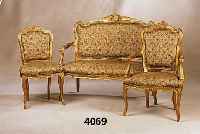 SalonmÖbel, Frankreich/Belgien, um 1890/95, Korpus Buche, bestehend aus Sofa, 2 Armlehn- sessel und 2 StÜhlen, reich geschnitzt und geschweift, ...
