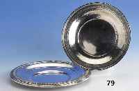 Konvolut 2 Teller, Amerika, 925er Silber, 1 x Kordelbandverzierung, D ca. 25 cm, 1 x Hammerschlagverzierung, floral verziert; beide Teller min. ...