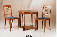 Tisch mit 2 StÜhlen, deutsch, um 1902/04, NÄhe Darmstadt, Jugendstil, Mahagonifurnier, Tisch mit Einlegearbeiten aus verschiedenen EdelhÖlzern, ...