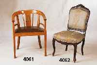 4 BarockstilstÜhle, deutsch, um 1900, Rahmen Nußbaum massiv, Schnitzereien aus dem Voll- holz, symetrische Anordnung, qualitÄtvoll, Bezug und ...