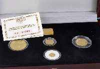 Sowjetunion, 1993, Sonderausgabe 999/1000er Gold, Balerina 10,25,50,100 Rubel, Bolshoi Theater, Auflage nur 1500 p.P., in Holzschatulle, mit orig. ...