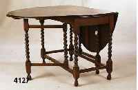 Oblongtable, England, um 1900, Eiche massiv, gedrechselte SÄulenbeine, seitlich aufklapp- bar, als Konsole verwendbar, leichte Gebrauchs spuren, ...