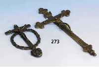 Konvolut 2 Kruzifixe: 1 x Frankreich 19. Jh, Gelbguß, L. ca. 20 cm, unten mit Schraubgewinde, 1 x Niederlande 17. Jh., Bronze, L. ca. 12 cm