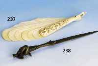 FÄcher, Elfenbein, Niederlande um 1840/50, Platten verlaufend, geschnitzte Platte mit Rosendekor, L. ca. 20.5 cm